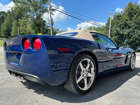 Used 2006 Chevrolet Corvette w/ 3LT image 4
