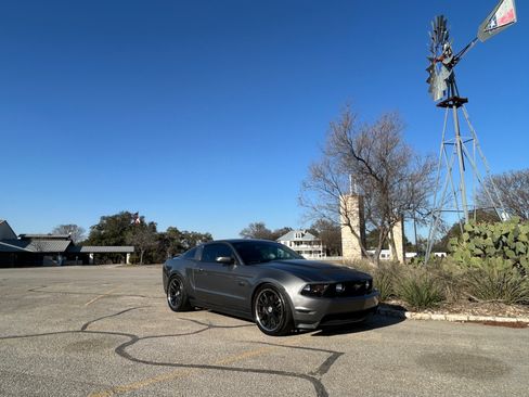 Used 2011 Ford Mustang GT Premium image 3