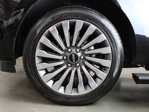 Used 2020 Lincoln Navigator Luxury image 12