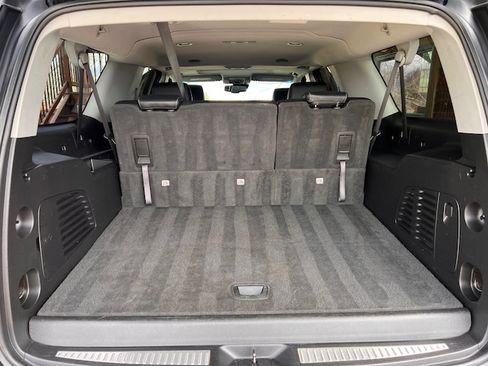 Used 2020 Chevrolet Suburban LT image 19