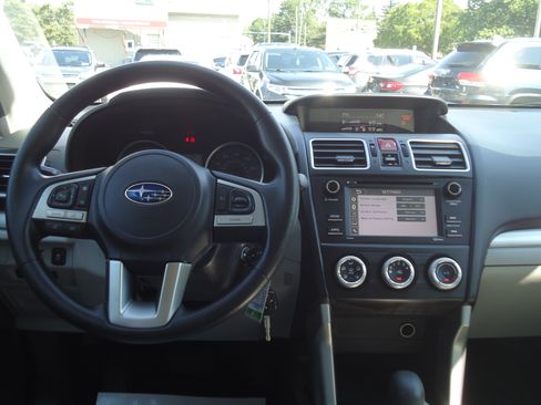 Used 2017 Subaru Forester 2.5i AWD/4WD image 7