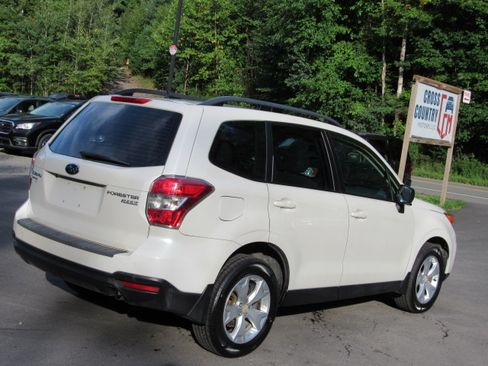 Used 2015 Subaru Forester 2.5i AWD/4WD image 8
