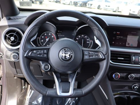 Used 2023 Alfa Romeo Stelvio Veloce image 23