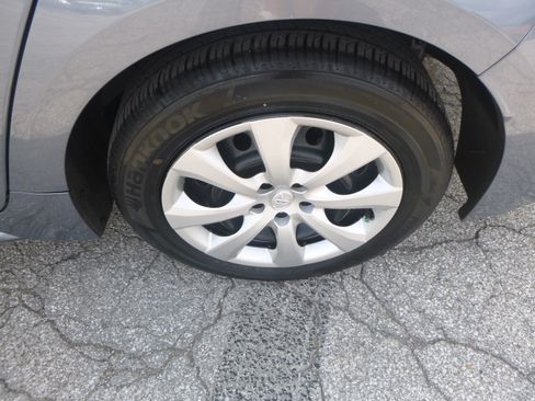 Used 2024 Toyota Corolla LE Sedan FWD image 9