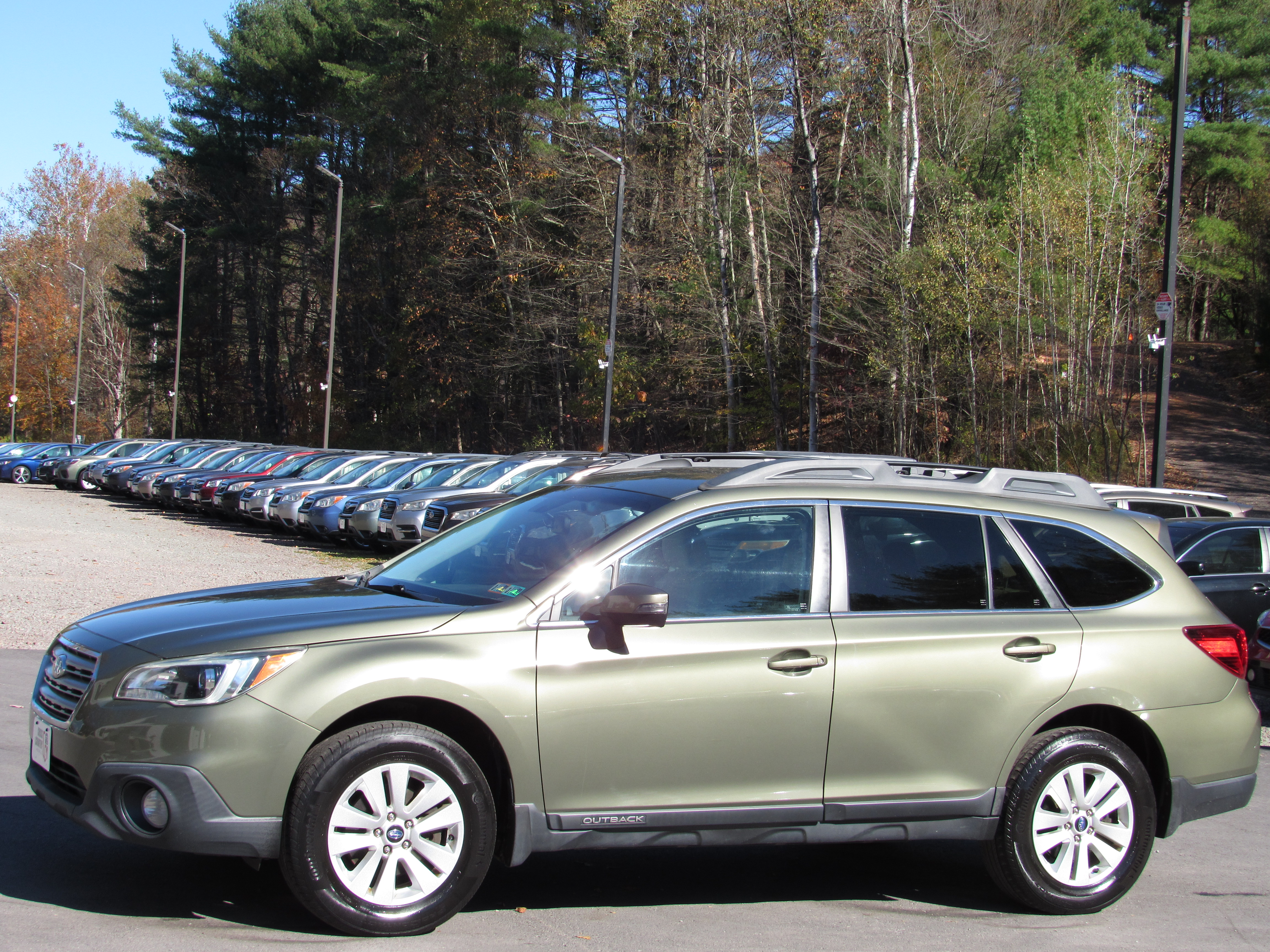 Used 2016 Subaru Outback 2.5i Premium AWD/4WD image 3