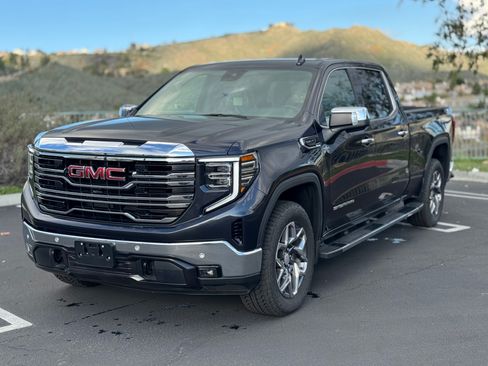 Used 2025 GMC Sierra 1500 SLT image 1