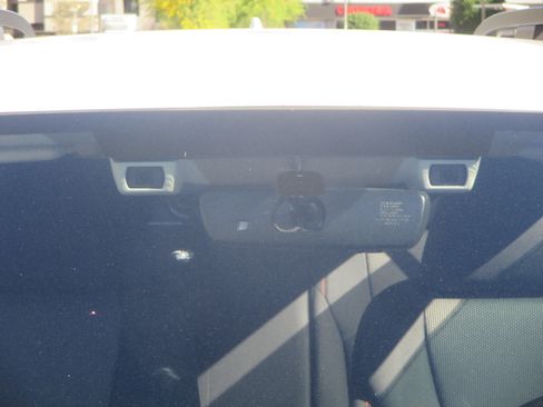 Used 2021 Subaru Crosstrek 2.0i Premium image 12