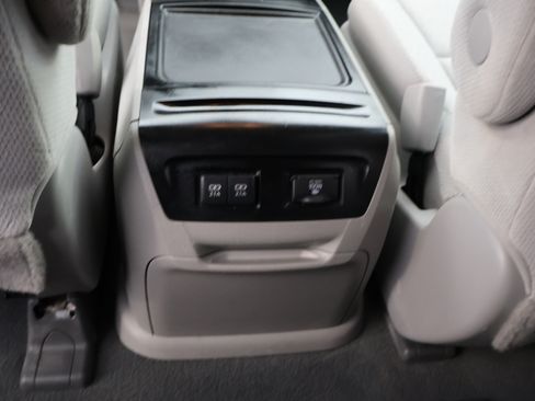 Used 2020 Toyota Sienna LE image 18