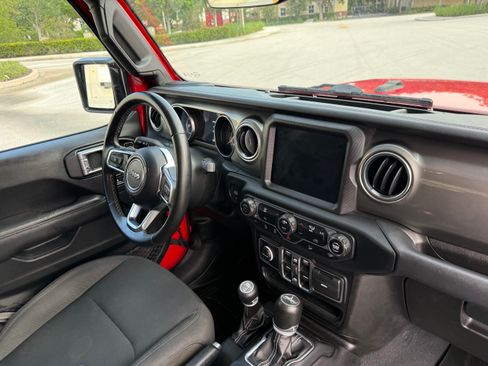 Used 2019 Jeep Wrangler 4WD Unlimited Sahara image 71