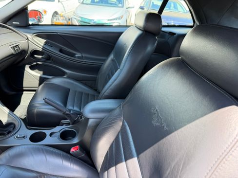 Used 2001 Ford Mustang GT Convertible RWD image 4