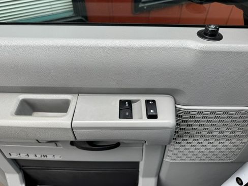Used 2023 Ford E-350 and Econoline 350 Super Duty RWD image 22