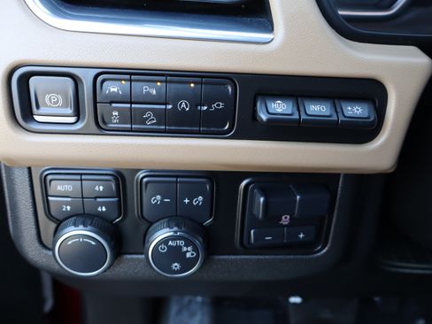 Used 2021 Chevrolet Suburban Premier image 24