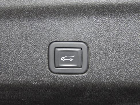 Used 2025 Chevrolet Suburban RST image 24