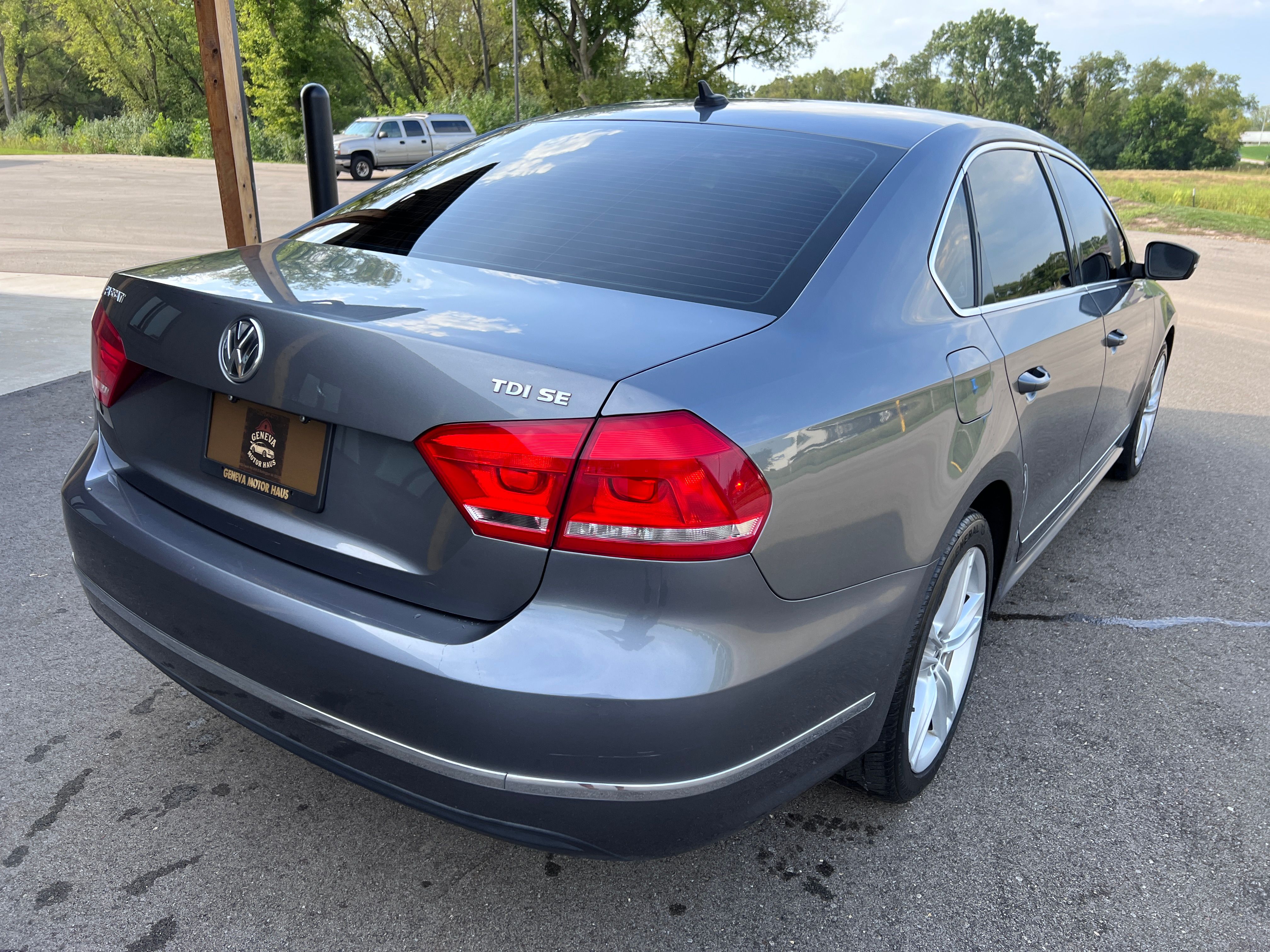 Used 2015 Volkswagen Passat TDI SE FWD image 6