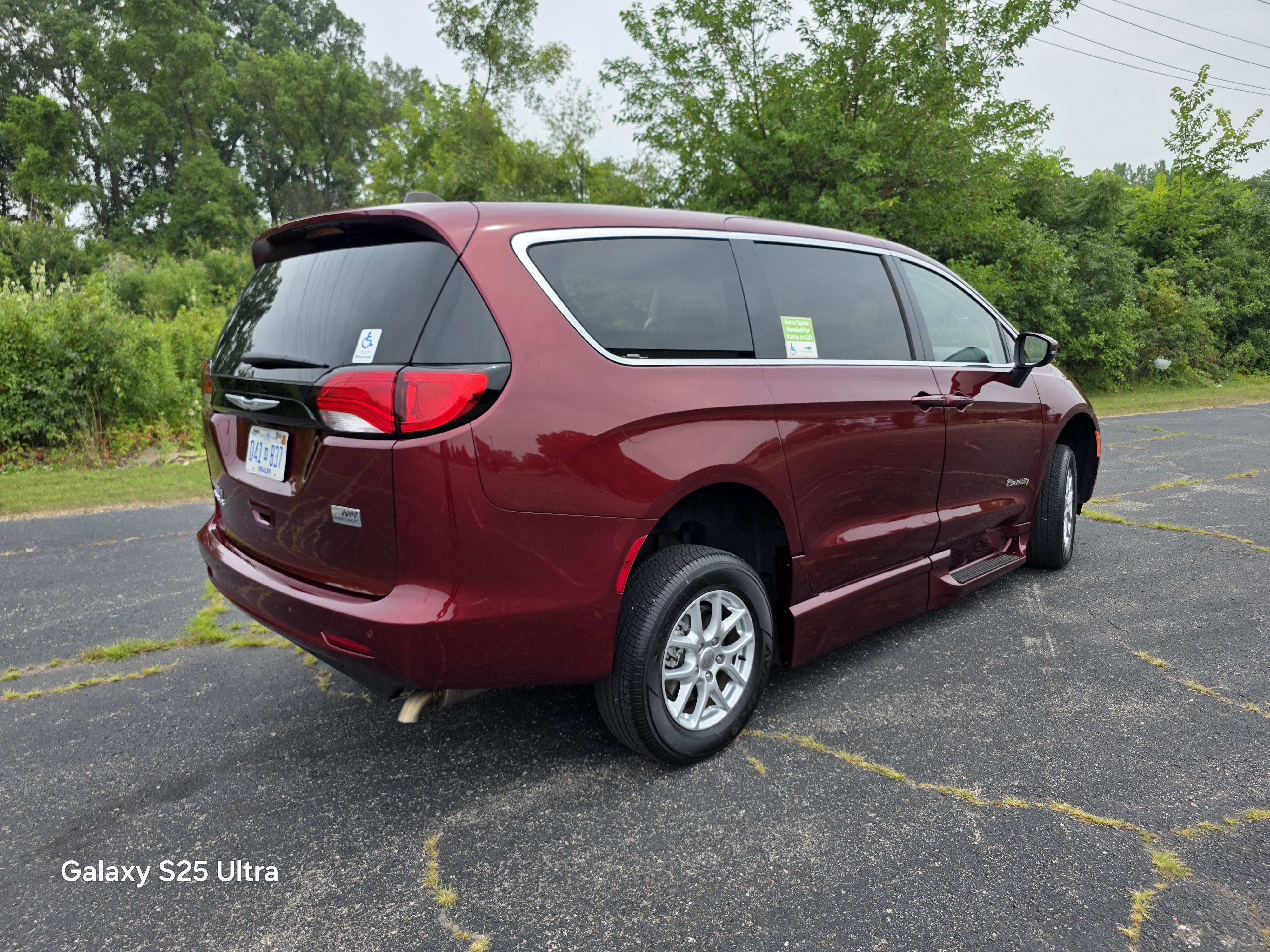Used 2023 Chrysler Voyager LXi FWD image 5