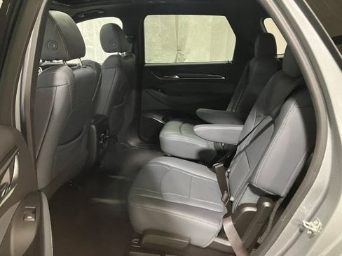 Used 2023 Buick Enclave Essence image 22
