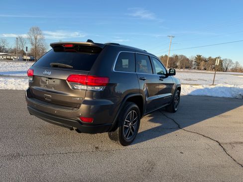 Used 2018 Jeep Grand Cherokee Laredo image 4