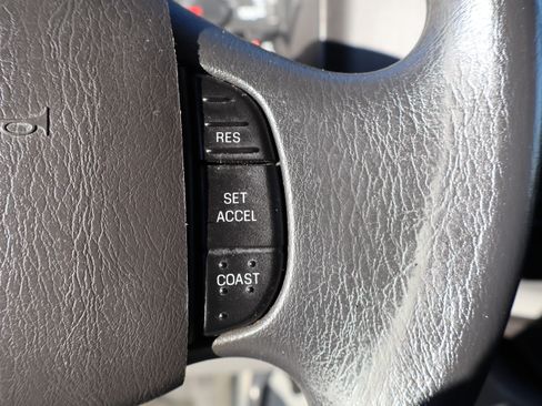 Used 2012 Ford E-350 and Econoline 350 XLT image 19