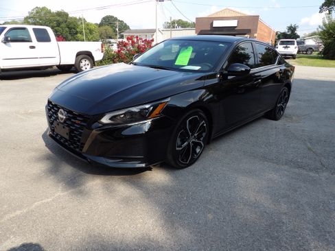 Used 2023 Nissan Altima 2.5 SR image 1