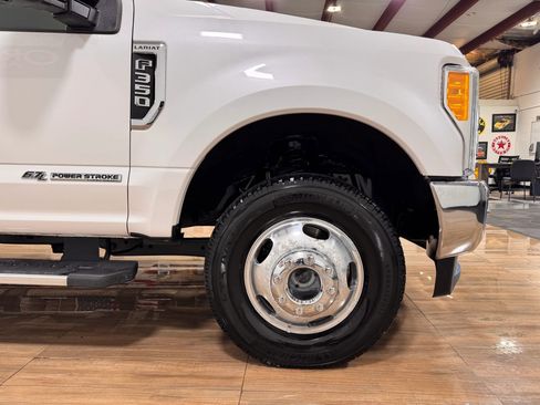 Used 2017 Ford F350 Lariat image 4