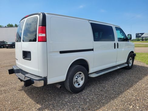 Used 2018 Chevrolet Express 2500 LS RWD image 6