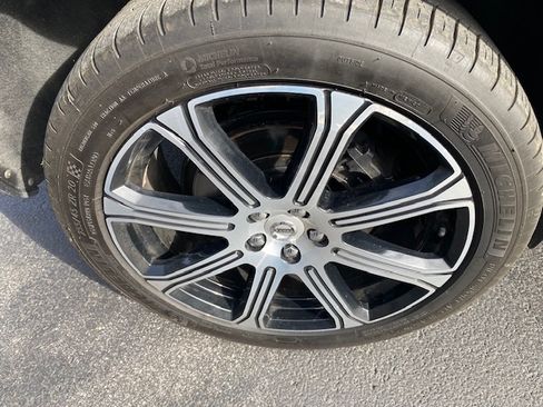 Used 2018 Volvo XC60 T8 Inscription image 19