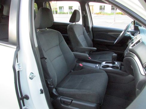 Used 2018 Honda Pilot LX image 10