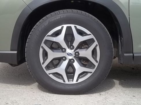 Used 2020 Subaru Forester Premium image 15