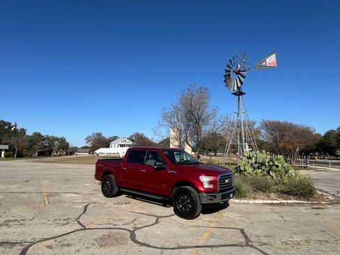 Used 2015 Ford F150 FX4 image 9