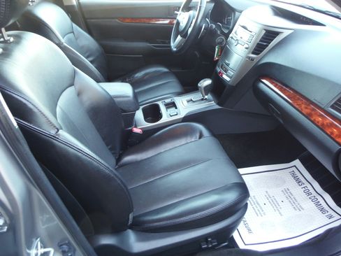 Used 2011 Subaru Outback 2.5i Limited image 13