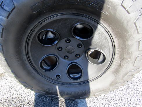 Used 2015 Jeep Wrangler Altitude image 18