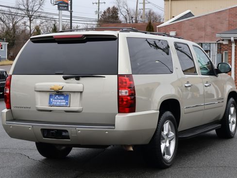 Used 2014 Chevrolet Suburban LTZ image 7