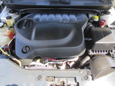 Used 2012 Chrysler 200 S Convertible FWD image 21