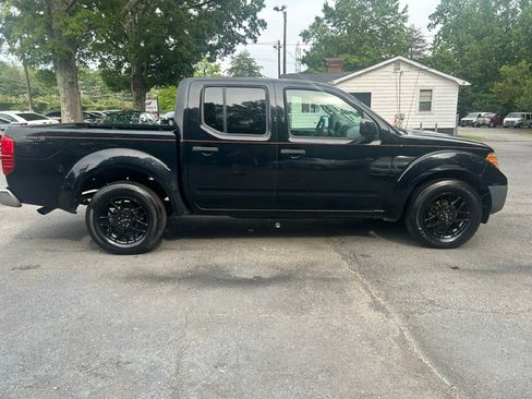 Used 2012 Nissan Frontier 2WD Crew Cab image 7