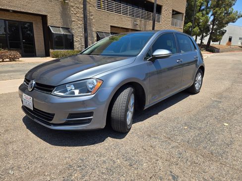 Used 2016 Volkswagen Golf image 2
