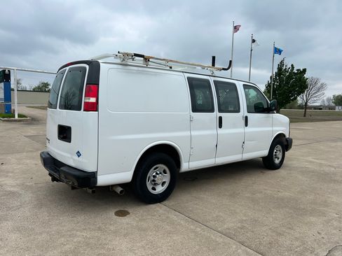 Used 2011 Chevrolet Express 2500 image 5