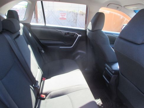Used 2021 Toyota RAV4 AWD LE image 14