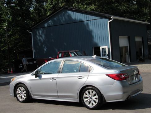 Used 2016 Subaru Legacy 2.5i Premium AWD/4WD image 6