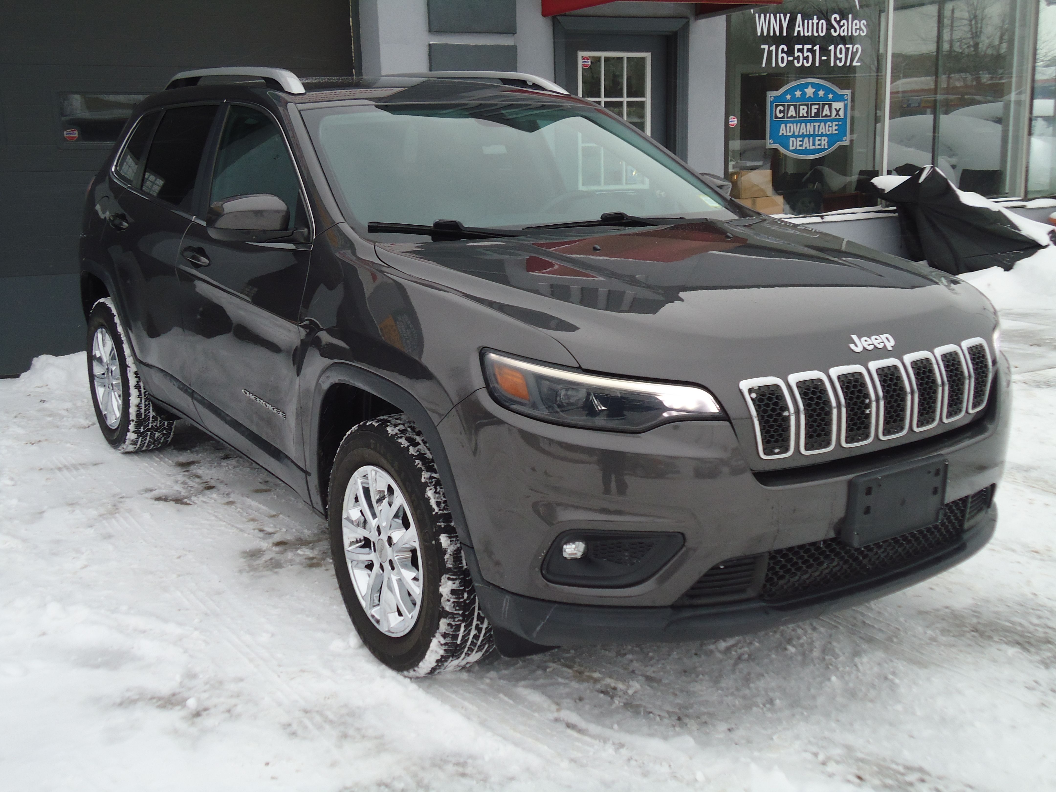 Used 2019 Jeep Cherokee Latitude Plus AWD/4WD image 3