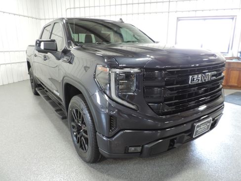 Used 2023 GMC Sierra 1500 4WD Crew Cab Elevation image 7