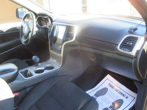 Used 2015 Jeep Grand Cherokee Laredo E image 3