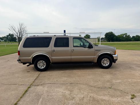 Used 2000 Ford Excursion 2WD XLT image 4