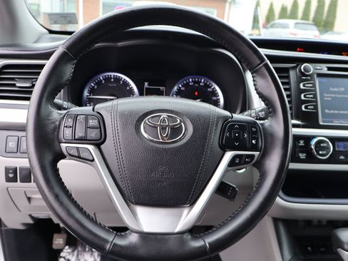Used 2017 Toyota Highlander XLE image 22