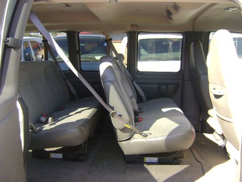 Used 2005 Chevrolet Express 1500 LS image 7