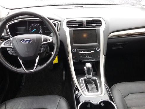 Used 2015 Ford Fusion SE image 4