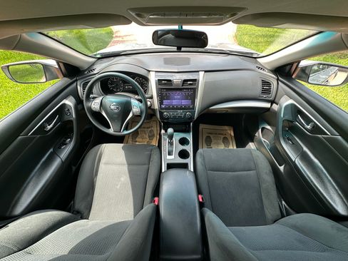Used 2015 Nissan Altima SV FWD image 9