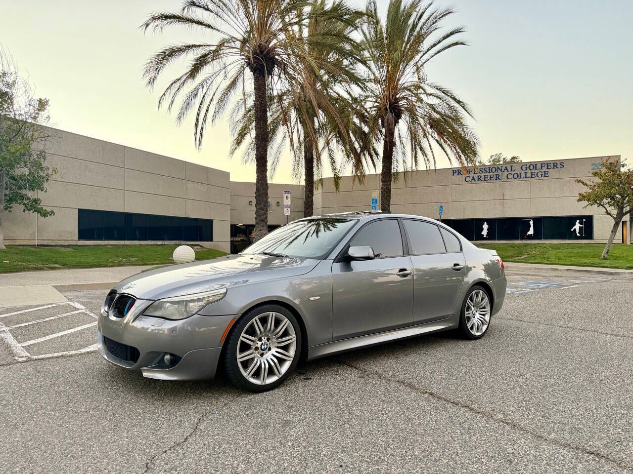 Used 2010 BMW 550i w/ M-Sport Package RWD image 1