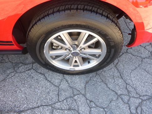 Used 2005 Ford Mustang Coupe RWD image 9