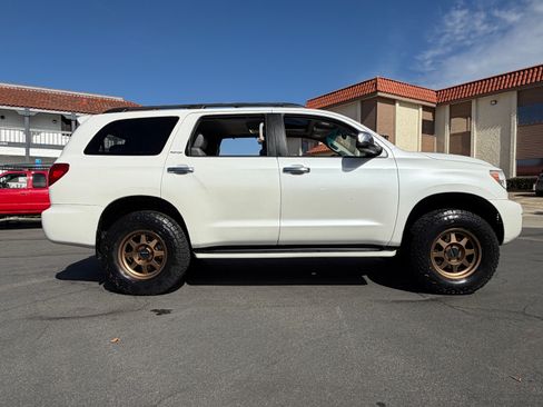 Used 2016 Toyota Sequoia Platinum image 12