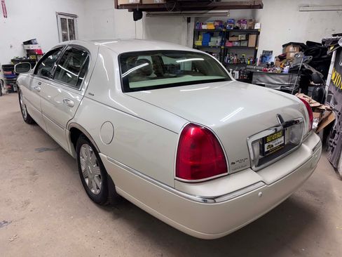 Used 2004 Lincoln Town Car Ultimate image 34